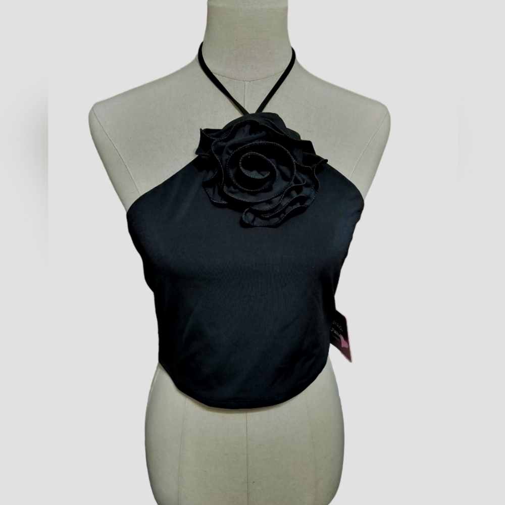 2520)Mixed Threads Los Angeles Black Rose Details Neck Halter Cropped Top Size L
